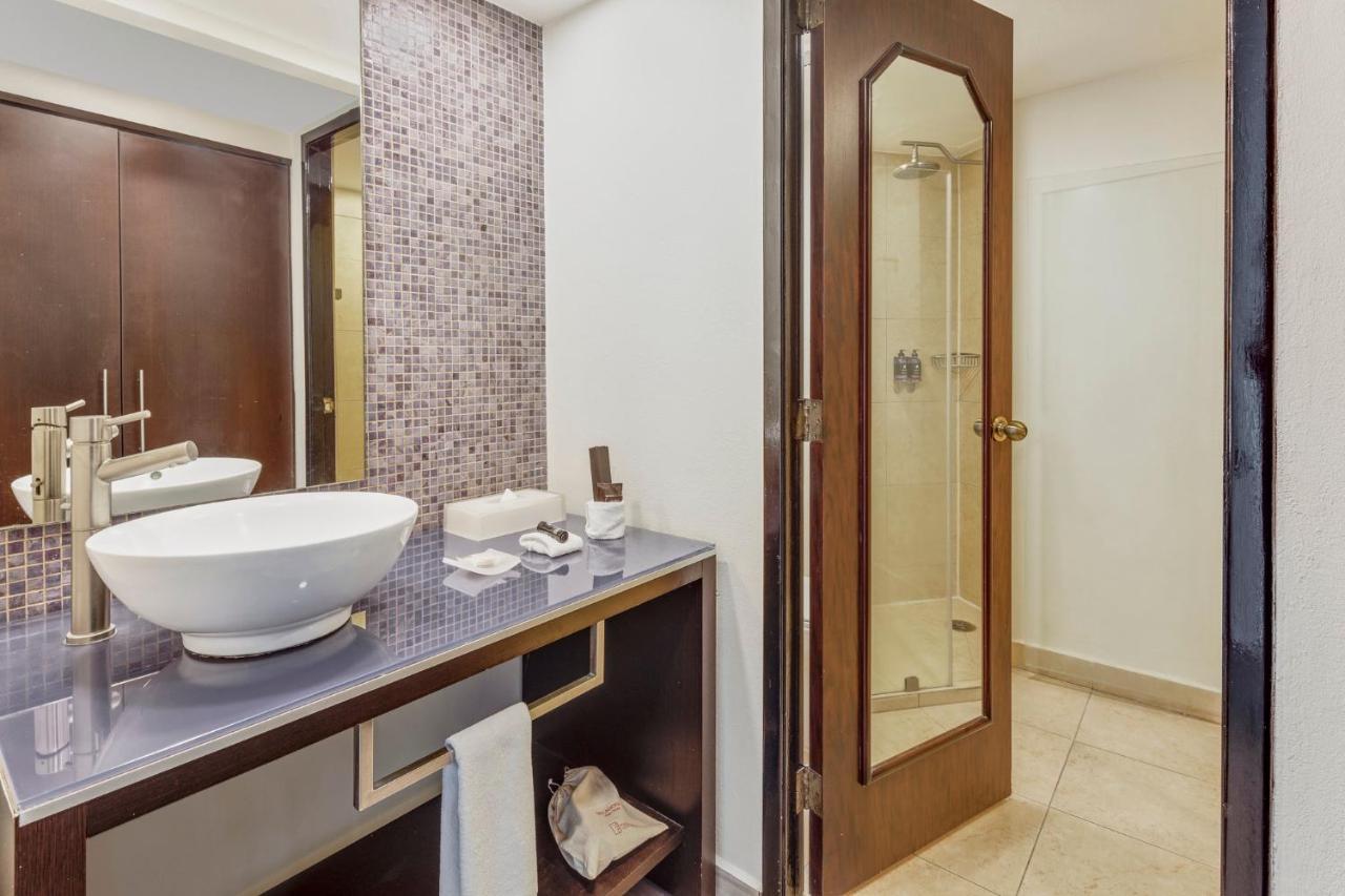 Fiesta Inn Guadalajara Expo Запопан Екстериор снимка