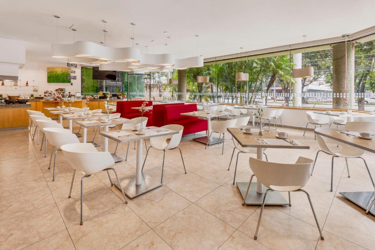 Fiesta Inn Guadalajara Expo Запопан Екстериор снимка
