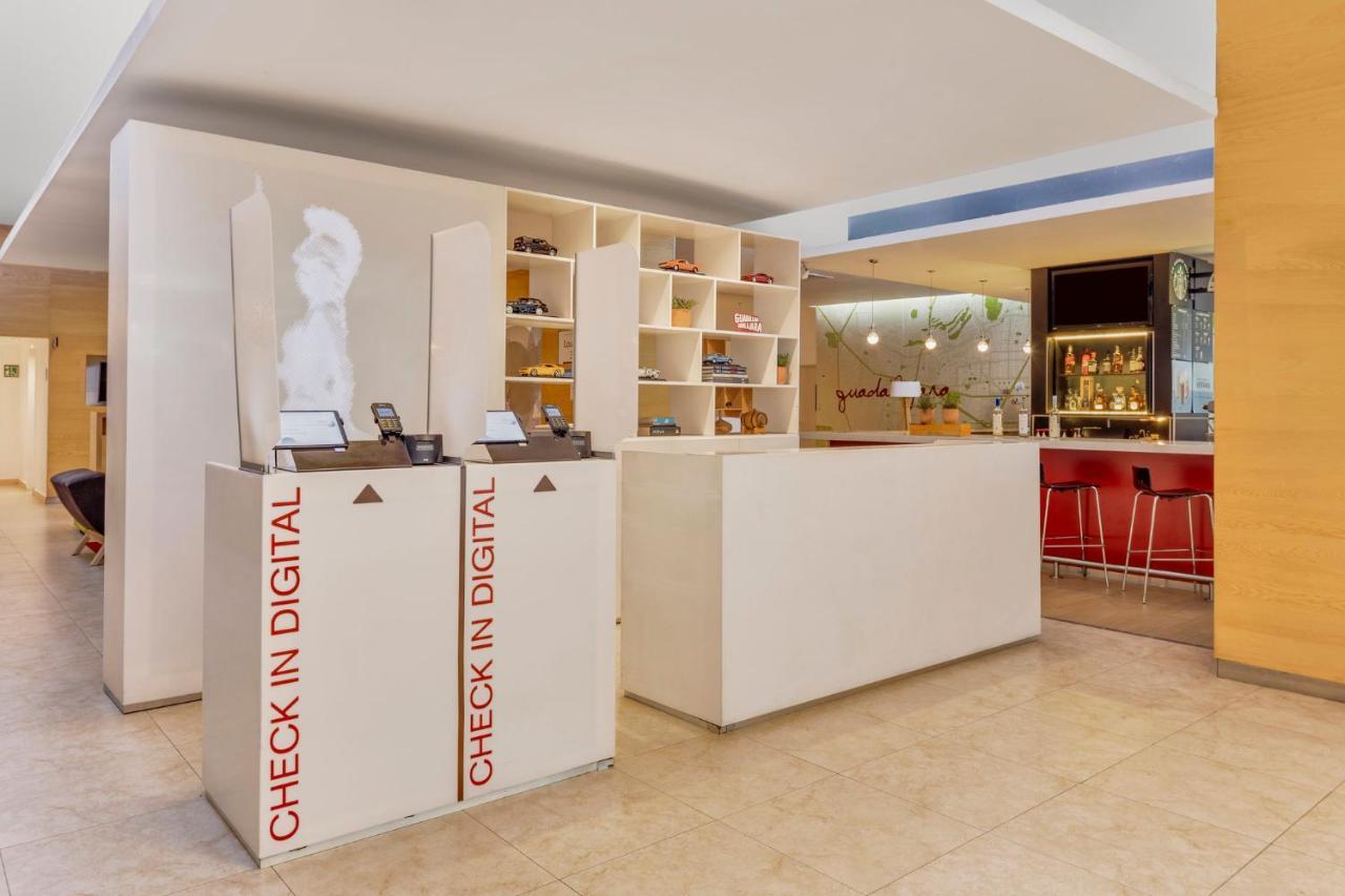 Fiesta Inn Guadalajara Expo Запопан Екстериор снимка