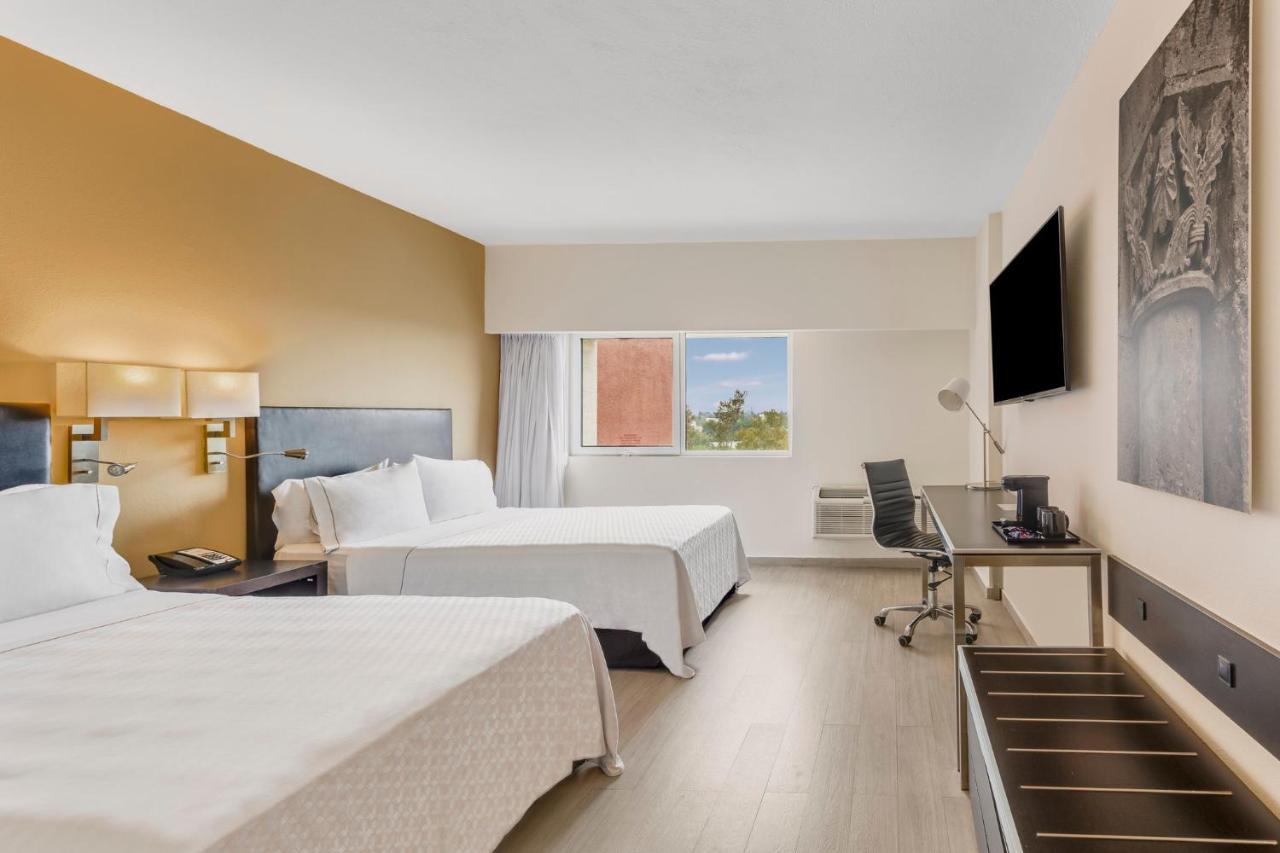 Fiesta Inn Guadalajara Expo Запопан Екстериор снимка