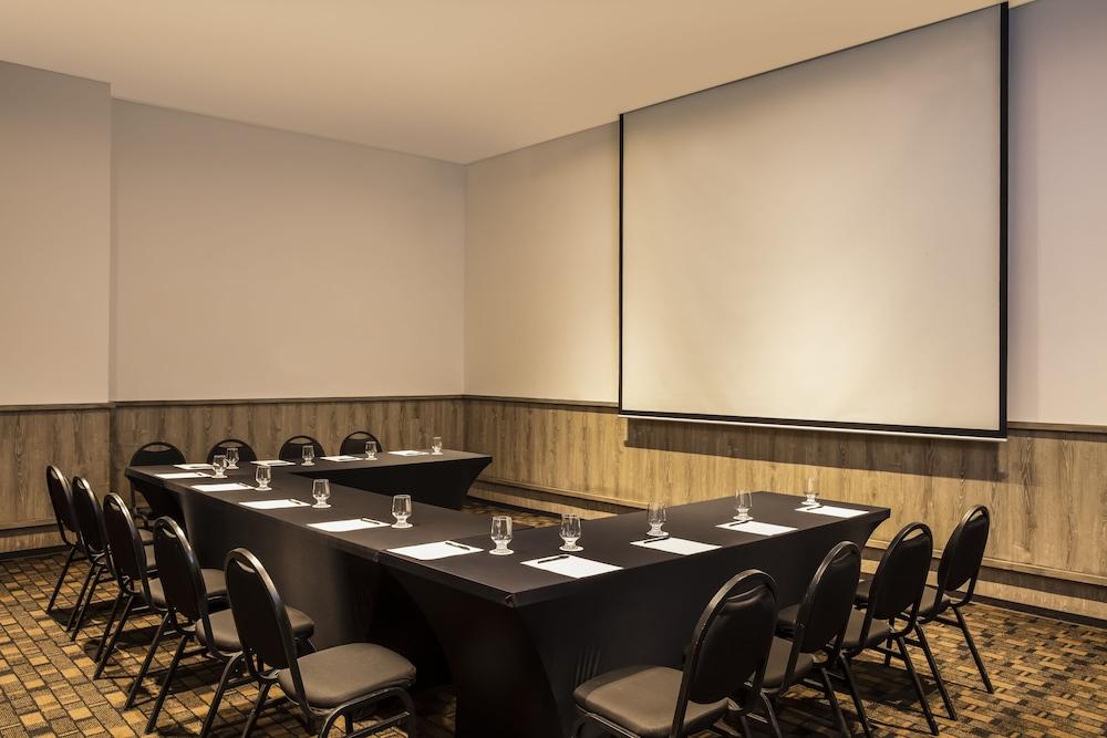 Fiesta Inn Guadalajara Expo Запопан Екстериор снимка