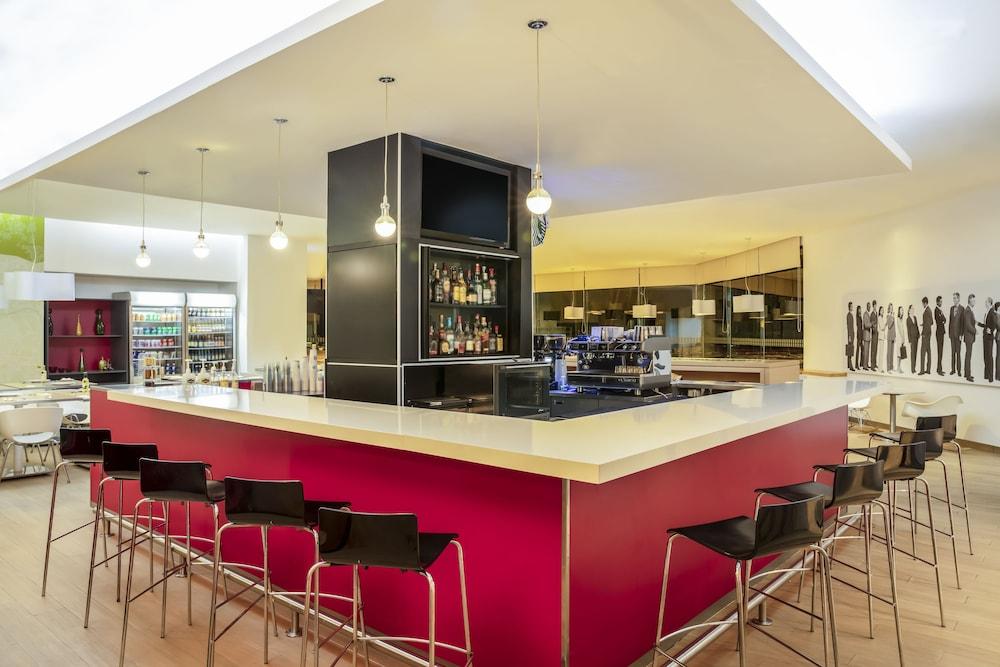 Fiesta Inn Guadalajara Expo Запопан Екстериор снимка
