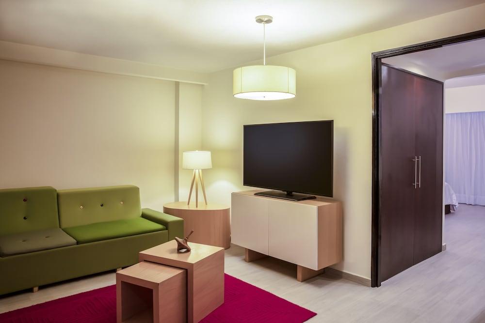 Fiesta Inn Guadalajara Expo Запопан Екстериор снимка