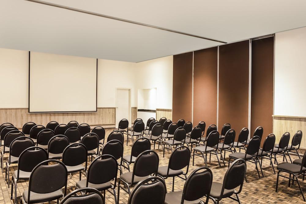Fiesta Inn Guadalajara Expo Запопан Екстериор снимка