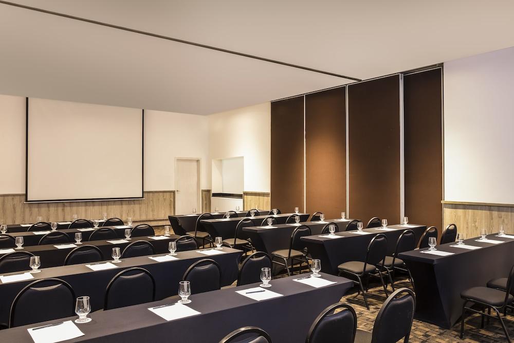Fiesta Inn Guadalajara Expo Запопан Екстериор снимка