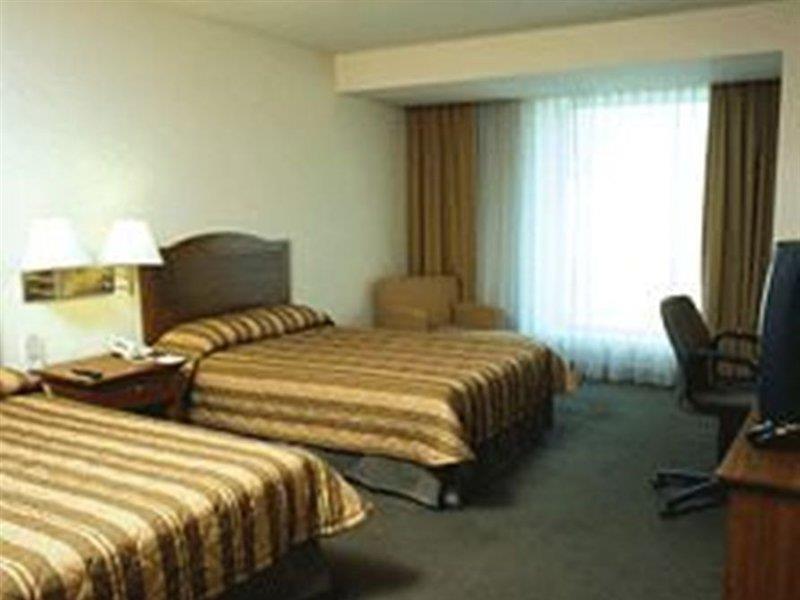 Fiesta Inn Guadalajara Expo Запопан Екстериор снимка