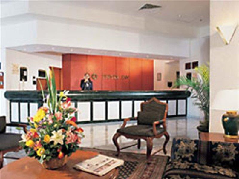 Fiesta Inn Guadalajara Expo Запопан Екстериор снимка