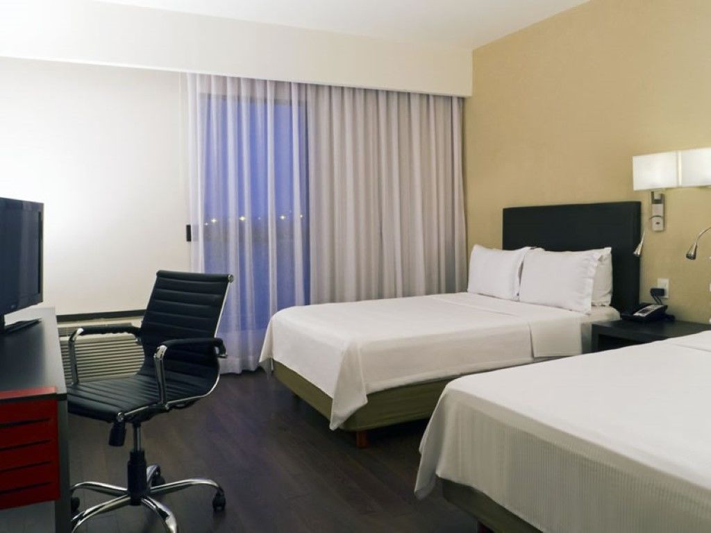 Fiesta Inn Guadalajara Expo Запопан Екстериор снимка