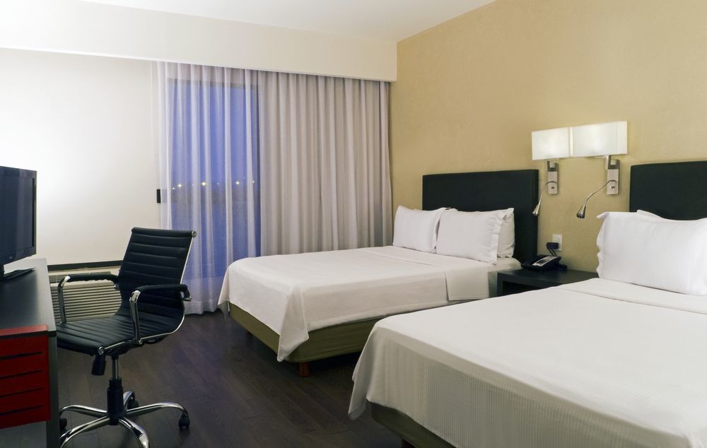Fiesta Inn Guadalajara Expo Запопан Екстериор снимка