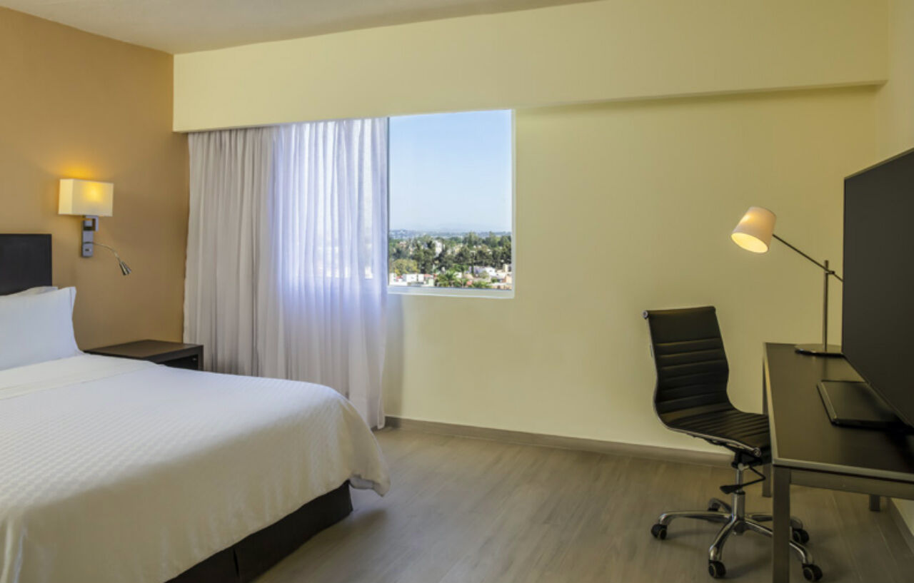 Fiesta Inn Guadalajara Expo Запопан Екстериор снимка